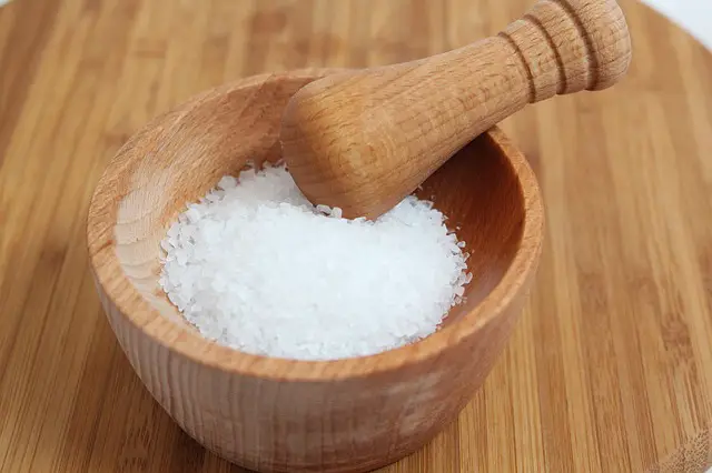 homemade salt scrub for dry skin