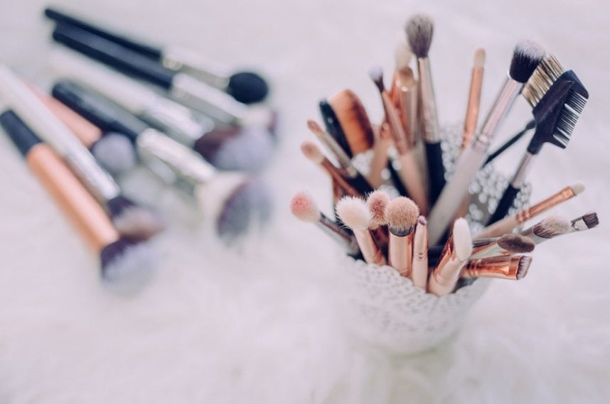 set of makeup brushes